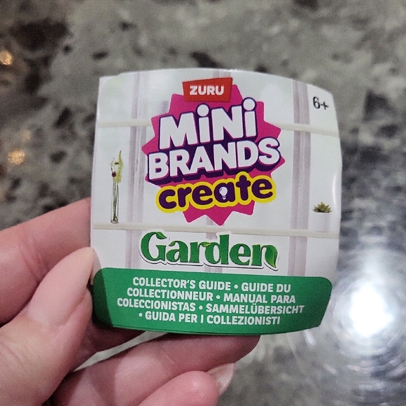 Zuru Mini Brands Create Garden - Picture 3 of 7